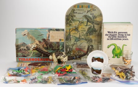 ASSORTED VINTAGE / MID-CENTURY DINOSAUR FIGURINES, TOYS, AND MEMORIBILIA, UNCOUNTED LOT