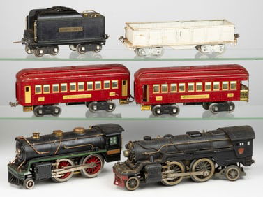 LIONEL PRE-WAR STANDARD GAUGE 384E TRAIN SET, LOT OF FOUR