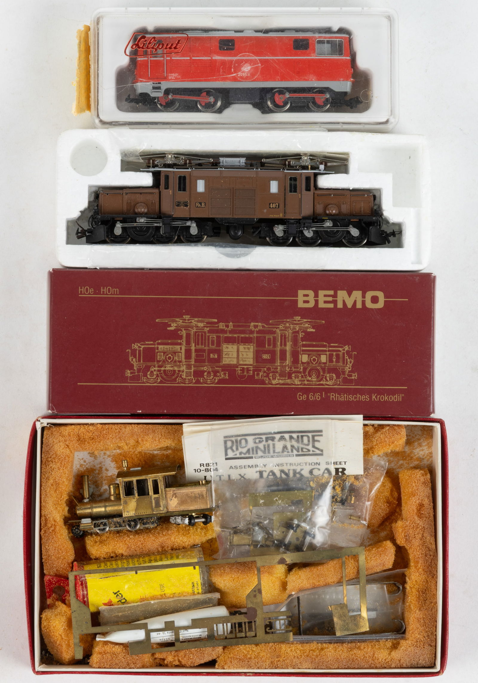 ASSORTED HO-SCALE MODEL RAILROAD LOCOMOTIVE ENGINES, LOT OF THREE (1 of 2)