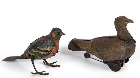 GERMAN GUNTHERMANN AND H.E.N. LITHOGRAPHED TIN WIND-UP BIRD TOYS, LOT OF TWO: GERMAN GUNTHERMANN AND H.E.N. LITHOGRAPHED TIN WIND-UP BIRD TOYS, LOT OF TWO, comprising an "Ebo Trili" bird by HEN with an integral key; and a Gunthermann dove which needs to be wound with