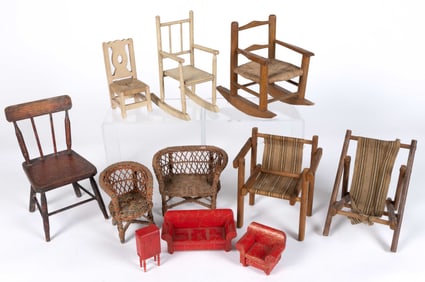 ASSORTED VINTAGE WOOD AND METAL DOLL AND DOLL HOUSE FURNITURE, LOT OF 11