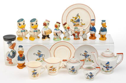 ASSORTED VINTAGE DONALD DUCK PORCELAIN FIGURES / CERAMIC ARTICLES, UNCOUNTED LOT