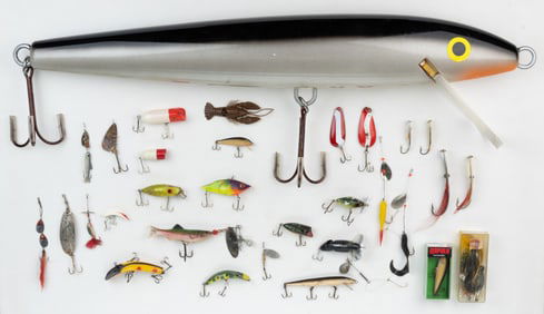 ASSORTED VINTAGE FISHING LURES, UNCOUNTED LOT