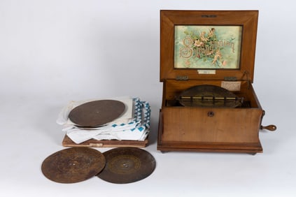SCHUTZ-MARK "SYMPHONION" MAHOGANY-CASED DISC-TYPE MUSIC BOX AND DISCS