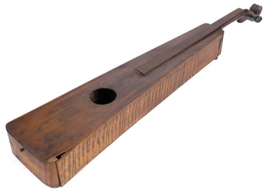 AMERICAN FOLK ART TIGER MAPLE DULCIMER-STYLE DIDDLEY BOW / UNITAR / SINGLE-STRING INSTRUMENT