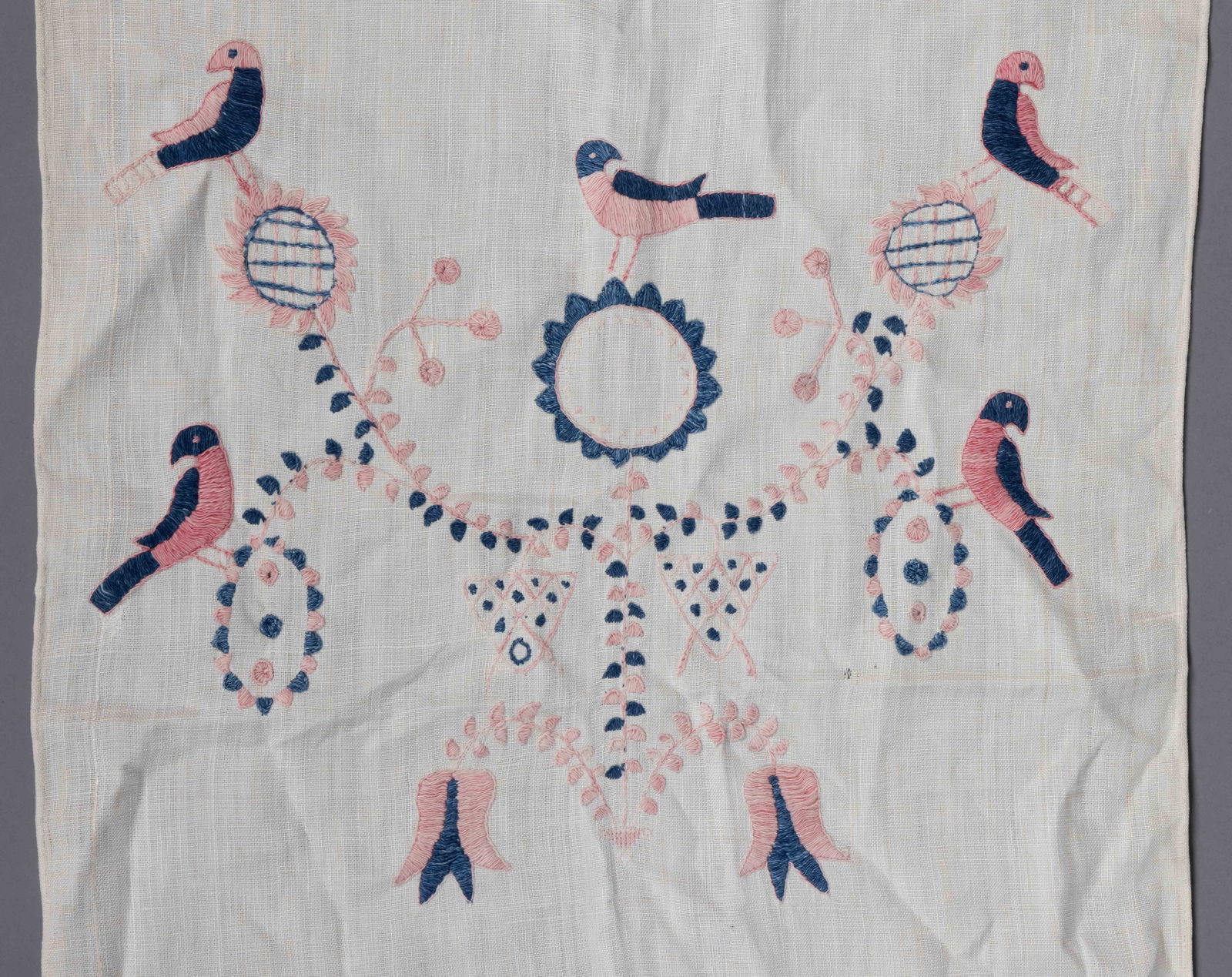 PENNSYLVANIA LINEN PLAIN-WEAVE HAND / SHOW TOWEL (1 of 5)