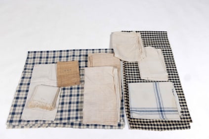 ANTIQUE / VINTAGE BEDDING, LINENS, AND OTHER TEXTILE ARTICLES, LOT OF TEN