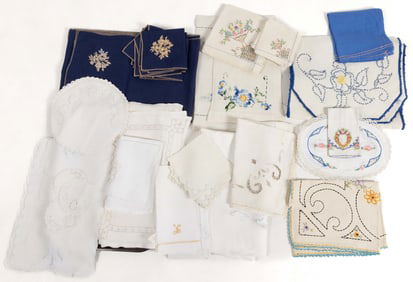 VINTAGE EMBROIDERED TABLE LINENS, UNCOUNTED LOT