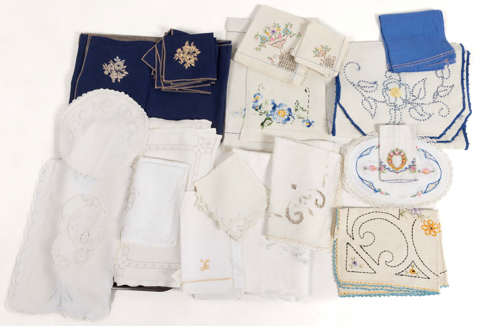 VINTAGE EMBROIDERED TABLE LINENS, UNCOUNTED LOT (1 of 1)