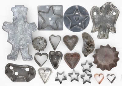 ASSORTED SHEET-IRON / TIN FIGURAL COOKIE CUTTERS AND OTHER ARTICLES, UNCOUNTED LOT