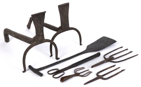 ASSORTED WROUGHT-IRON HEARTH / KITCHEN DOMESTIC ARTICLES, LOT OF SEVEN