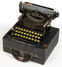 CORONA TYPEWRITER CO. 1917 PATENET TYPEWRITER IN CASE