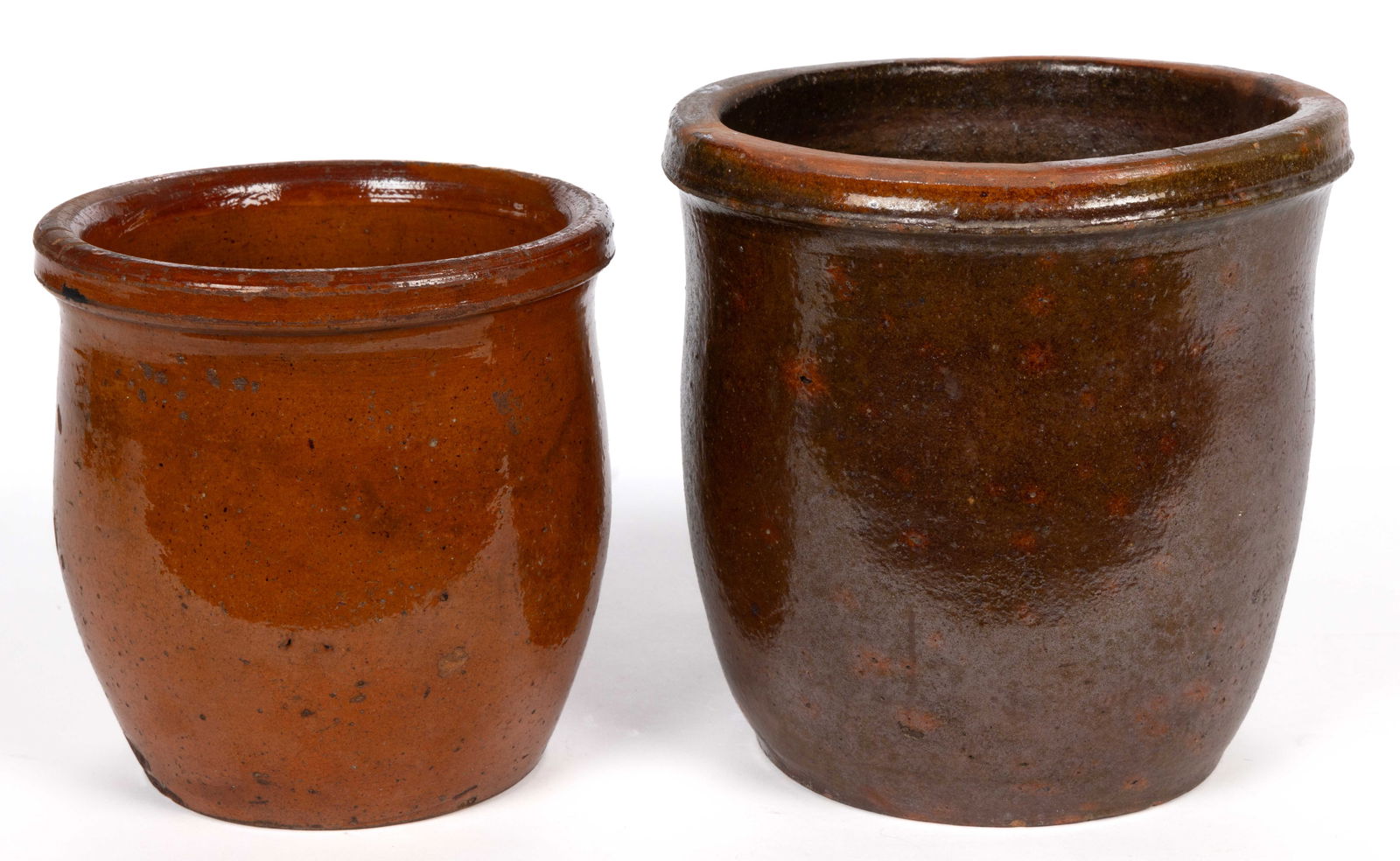 NEW MARKET, SHENANDOAH VALLEY OF VIRGINIA EARTHENWARE / REDWARE JARS, LOT OF TWO: NEW MARKET, SHENANDOAH VALLEY OF VIRGINIA EARTHENWARE / REDWARE JARS, LOT OF TWO, double lead-glazed, each of wide-mouth form with collared rim, comprising one approximately half-gallon capacity examp