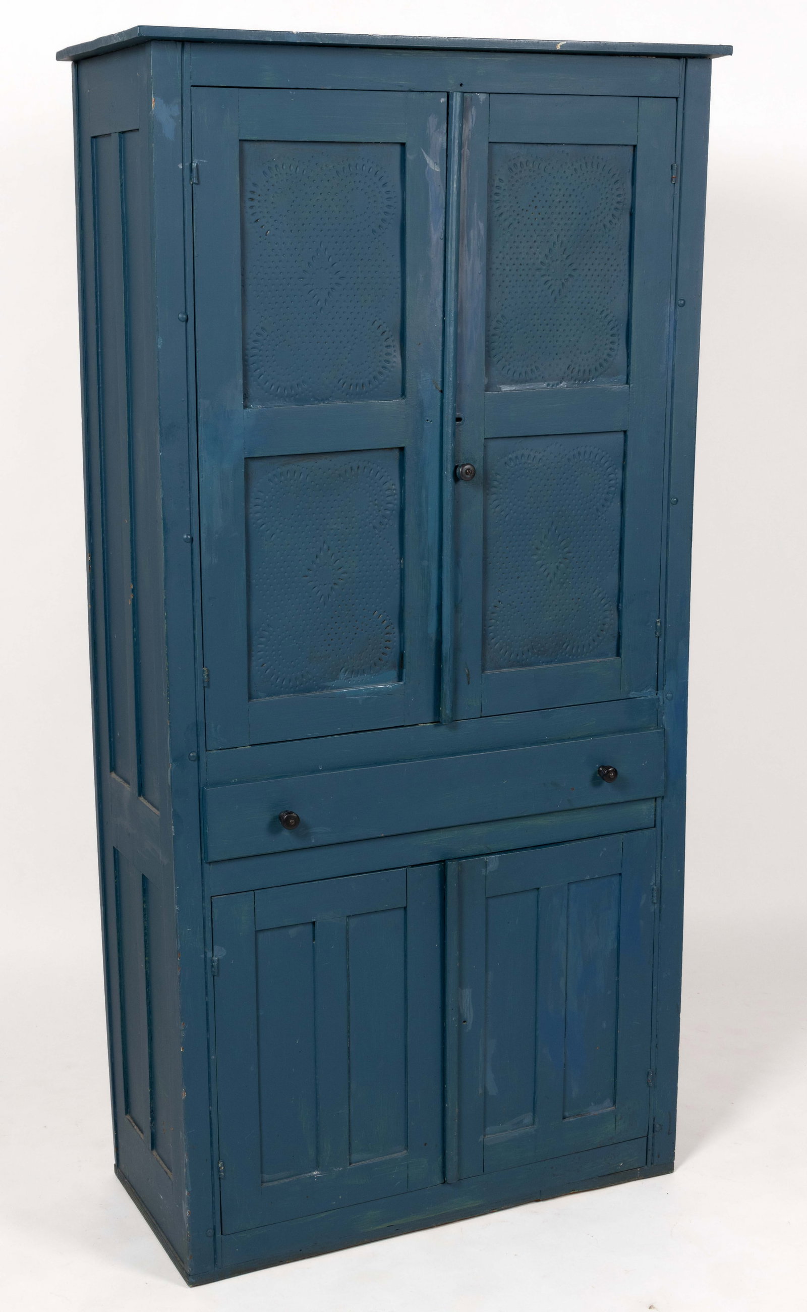 AMERICAN PAINTED POPLAR PUNCHED-TIN-PANELED FOOD / PIE SAFE CUPBOARD: AMERICAN PAINTED POPLAR PUNCHED-TIN-PANELED FOOD / PIE SAFE CUPBOARD, the rectangular overhanging top above two hinged cabinet doors each having two punched-tin panels with geometric design, a si