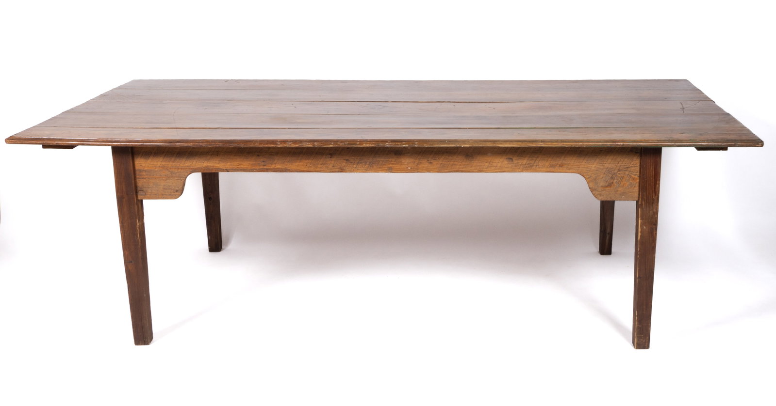 CUSTOM COUNTRY YELLOW PINE FARM TABLE: CUSTOM COUNTRY YELLOW PINE FARM TABLE, featuring five-board top with molded edge and square-tapered legs, likely composed of old materials, retaining an old refinished surface. Fourth quarter 20t