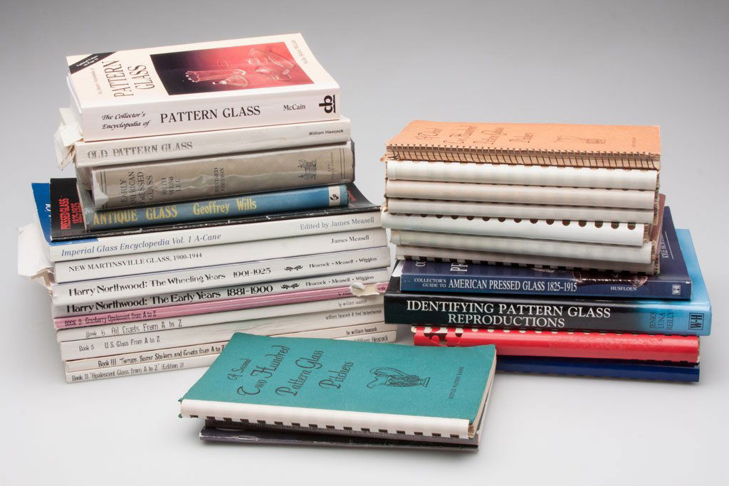 VICTORIAN GLASS REFERENCE BOOKS, LOT OF 28: VICTORIAN GLASS REFERENCE BOOKS, LOT OF 28, including Heacock volumes 2, 3, 5, 6, and 9 "Victorian Colored Pattern Glass"; Kamm volumes 1 thru 8 "Pitcher Book"; Metz volumes 1 and 2 "Early American Pa