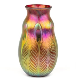 CHARLES LOTTON (AMERICAN, 1935-2021) PEACOCK EYE IRIDESCENT STUDIO ART GLASS VASE