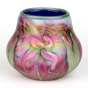 CHARLES LOTTON (AMERICAN, 1935-2021) MULTI-FLORAL IRIDESCENT ART GLASS VASE