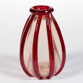 ARCHIMEDE SEGUSO (ITALIAN, 1909-1999) MURANO ORO CORDONATI AVENTURINE DECORATED ART GLASS VASE
