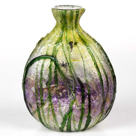 STEVENS AND WILLIAMS SILVERIA IRIDESCENT ART GLASS VASE