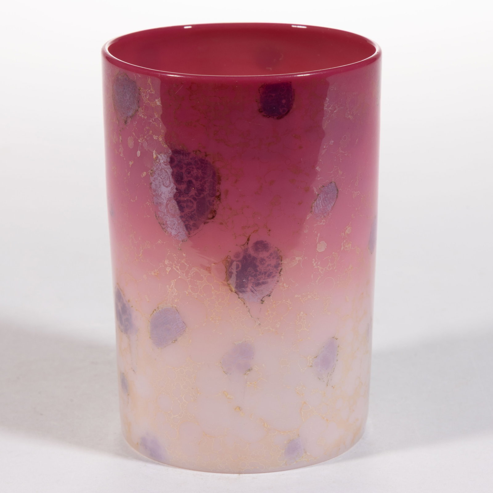 NEW ENGLAND PEACHBLOW AGATA TUMBLER: NEW ENGLAND PEACHBLOW AGATA TUMBLER, glossy with excellent Agata decoration, polished pontil mark. New England Glass Co. Circa 1887. 3 5/8" H. Literature: Bredehoft - Glass Tumble