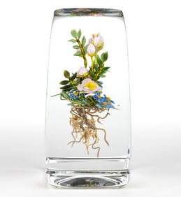 PAUL STANKARD (AMERICAN B. 1943) FLORAL BOUQUET, BEE, AND ROOT PEOPLE LAMPWORK BOTANICAL STUDIO ART