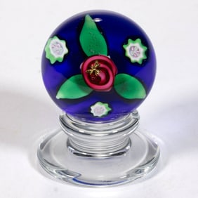 CHARLES KAZIUN JR. (AMERICAN, 1919-1992) SINGLE ROSE LAMPWORK STUDIO ART GLASS PEDESTAL PAPERWEIGHT