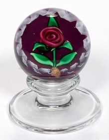CHARLES KAZIUN JR. (AMERICAN, 1919-1992) SINGLE ROSE LAMPWORK STUDIO ART GLASS PEDESTAL PAPERWEIGHT