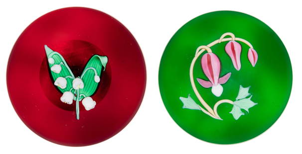 FRANCIS WHITTEMORE (AMERICAN 1921-2020) FLORAL LAMPWORK STUDIO ART GLASS PAPERWEIGHTS, LOT OF TWO: FRANCIS WHITTEMORE (AMERICAN 1921-2020) FLORAL LAMPWORK STUDIO ART GLASS PAPERWEIGHTS, LOT OF TWO, comprising a lily-of-the-valley with hanging white flowers and two green leaves above a fuchsia groun