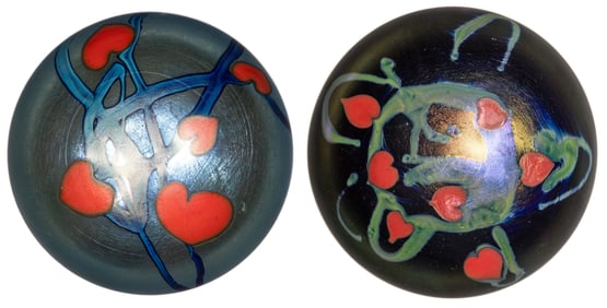 LUNDBERG STUDIOS HEART AND VINE IRIDESCENT STUDIO ART GLASS PAPERWEIGHTS, LOT OF TWO