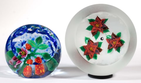 WILLIAM MANSON (SCOTTISH, B. 1951) LAMPWORK STUDIO ART GLASS PAPERWEIGHTS, LOT OF TWO