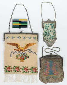 ANTIQUE / VINTAGE WHITING & DAVIS AND OTHER LADY'S PURSES AND COMPACT, LOT OF FOUR