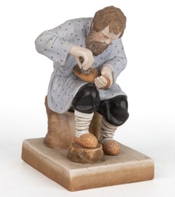 RUSSIAN GARDNER PORCELAIN HAND-PAINTED COBBLER FIGURE