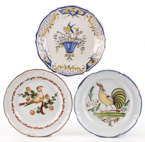 FRENCH FAIENCE TIN-GLAZED HAND-PAINTED EARTHENWARE BIRD MOTIF PLATES, LOT OF THREE