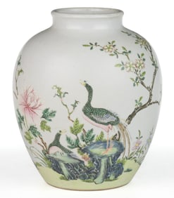CHINESE EXPORT PORCELAIN FAMILLE ROSE VASE