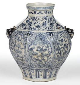 CHINESE EXPORT PORCELAIN BLUE AND WHITE JAR