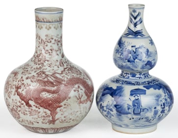 CHINESE EXPORT PORCELAIN VASES, LOT OF TWO