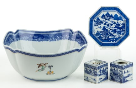 CHINESE EXPORT AND OTHER BLUE AND WHITE DECORATED PORCELAIN ARTICLES, LOT OF FOUR