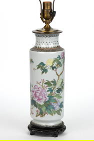 CHINESE EXPORT PORCELAIN FAMILLE ROSE ELECTRIC TABLE LAMP (1 of 4)