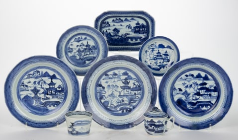 CHINESE EXPORT PORCELAIN BLUE AND WHITE CANTON TABLE ARTICLES, LOT OF SEVEN