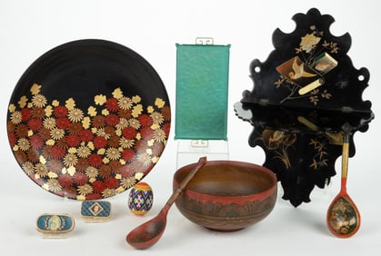 JAPANESE AND OTHER ASSORTED ARTICLES, LOT OF NINE
