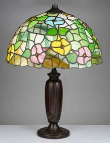 BRADLEY & HUBBARD ELECTRIC TABLE LAMP WITH LEADED GLASS SHADE (1 of 9)