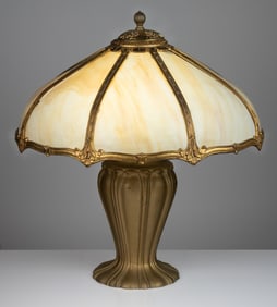E. MILLER & CO. ELECTRIC TABLE LAMP WITH SLAG GLASS SHADE