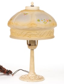 ALADDIN MFG. CO., MUNCIE, INDIANA NO. 256 / OLD IVORY CAST-METAL ELECTRIC BOUDOIR TABLE LAMP
