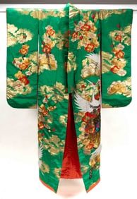 JAPANESE EMBROIDERED SILK WEDDING KIMONO / UCHIKAKE