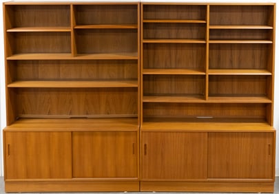 POUL HUNDEVAD (DANISH, 1911-2017), ATTRIBUTED, MID-CENTURY MODERN TWO-SECTION TEAK BOOKCASE / WALL