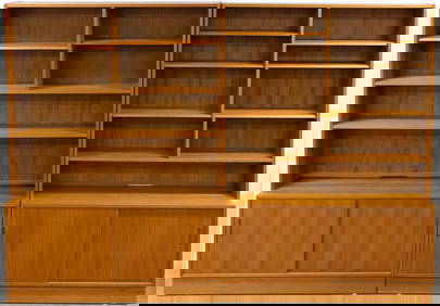 POUL HUNDEVAD (DANISH, 1911-2017), ATTRIBUTED, MID-CENTURY MODERN TWO-SECTION TEAK BOOKCASE / WALL (1 of 6)