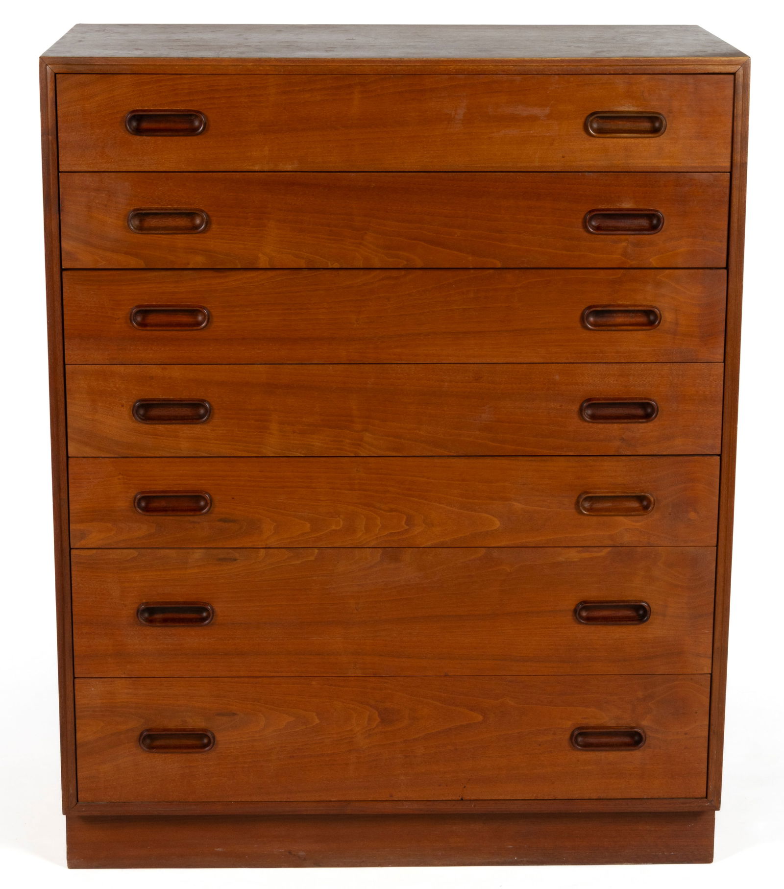 JACK CARTWRIGHT FOR FOUNDERS MID-CENTURY MODERN WALNUT CHEST OF DRAWERS: JACK CARTWRIGHT FOR FOUNDERS MID-CENTURY MODERN WALNUT CHEST OF DRAWERS, the rectangular top is above seven full drawers with inset wooden pulls which are surrounded by a molded edge on all sides