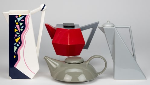 ASSORTED POST-MODERN PORCELAIN DRINKING ARTICLES, LOT OF FOUR