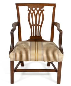 ENGLISH OR AMERICAN CHIPPENDALE-STYLE MAHOGANY ARMCHAIR